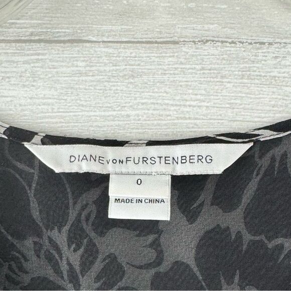 Diane Von Furstenberg Floral Relaxed Silk Top - Picture 5 of 7